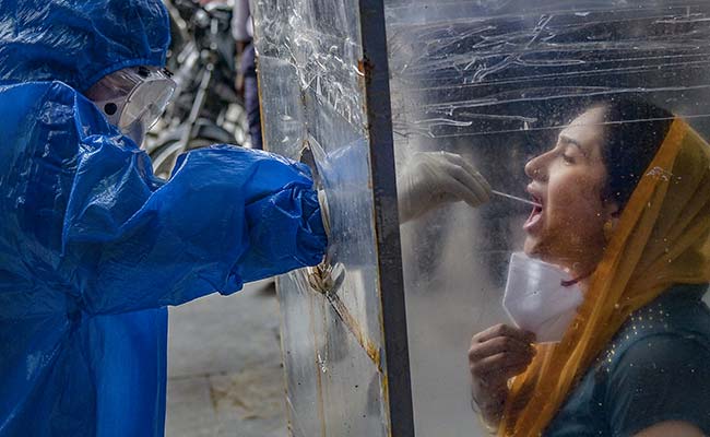 भारतमा एकैदिन थपिए ४४ हजार संक्रमित