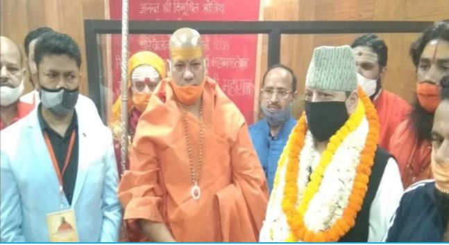 हरिद्वारमा ज्ञानेन्द्र शाहको रथारोहण, उत्तराखण्ड सरकारले गर्यो पुष्पवृटि