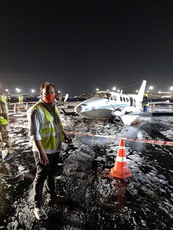 पाङ्ग्रा भाँचिएको एयर एम्बुलेन्स मुम्बईमा आकस्मिक अवतरण