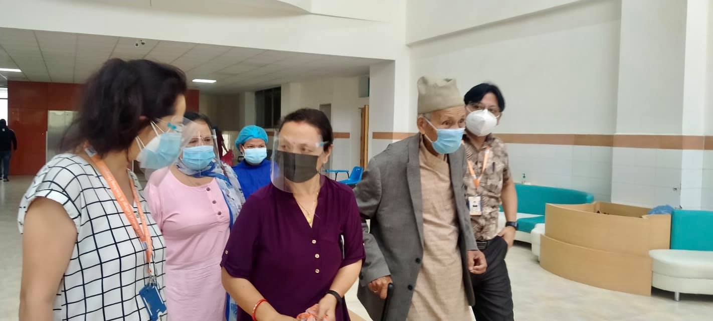 संस्कृतिविद् सत्यमोहन जोशी अस्पतालबाट डिस्चार्ज