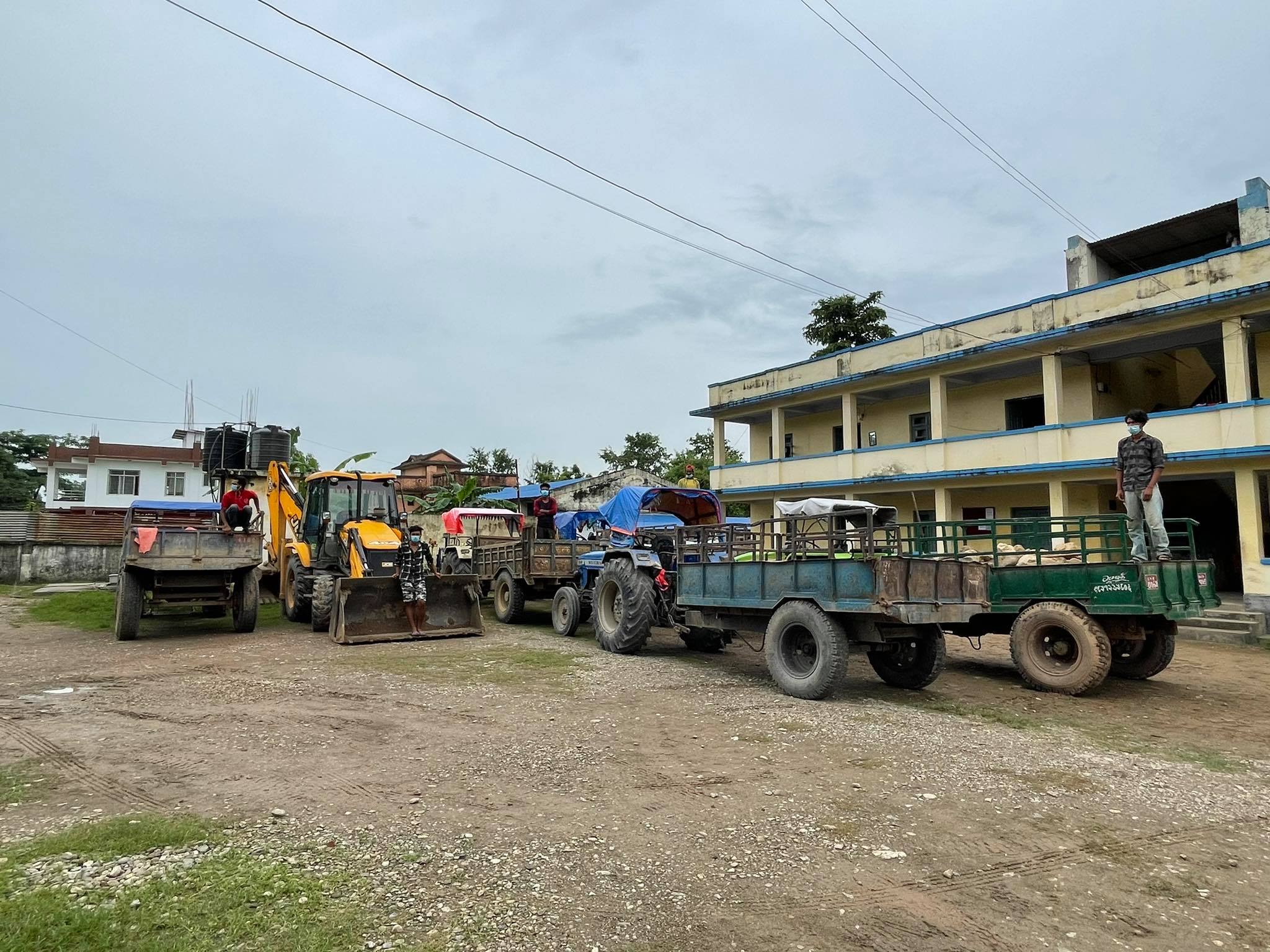 दाङ : अवैध उत्खनन गरेको आरोपमा एउटा डोजर र पाँच वटा ट्र्याक्टर नियन्त्रणमा