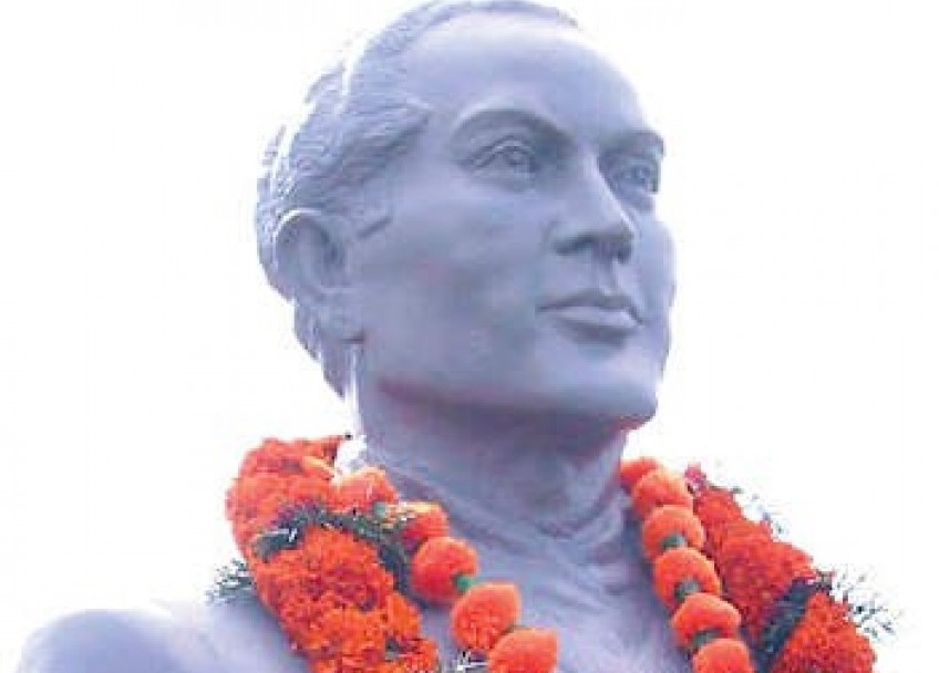 भद्रपुरमा महाकवि देवकोटाको सालिक तोडफोड