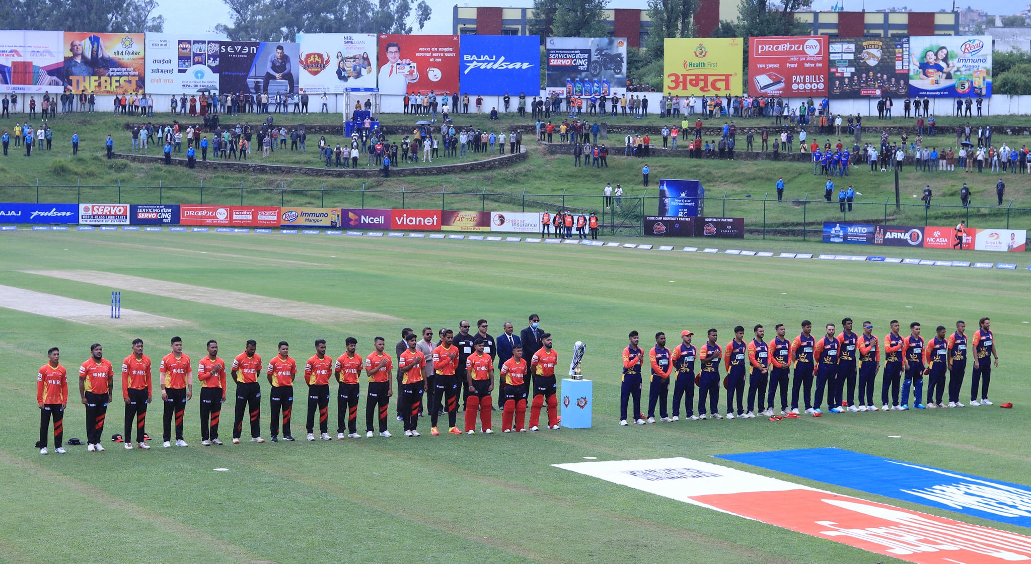 ईपीएलमा एक हातले बल ‘क्याच’ गर्ने दर्शकले ५० हजार रुपैयाँ पाउने