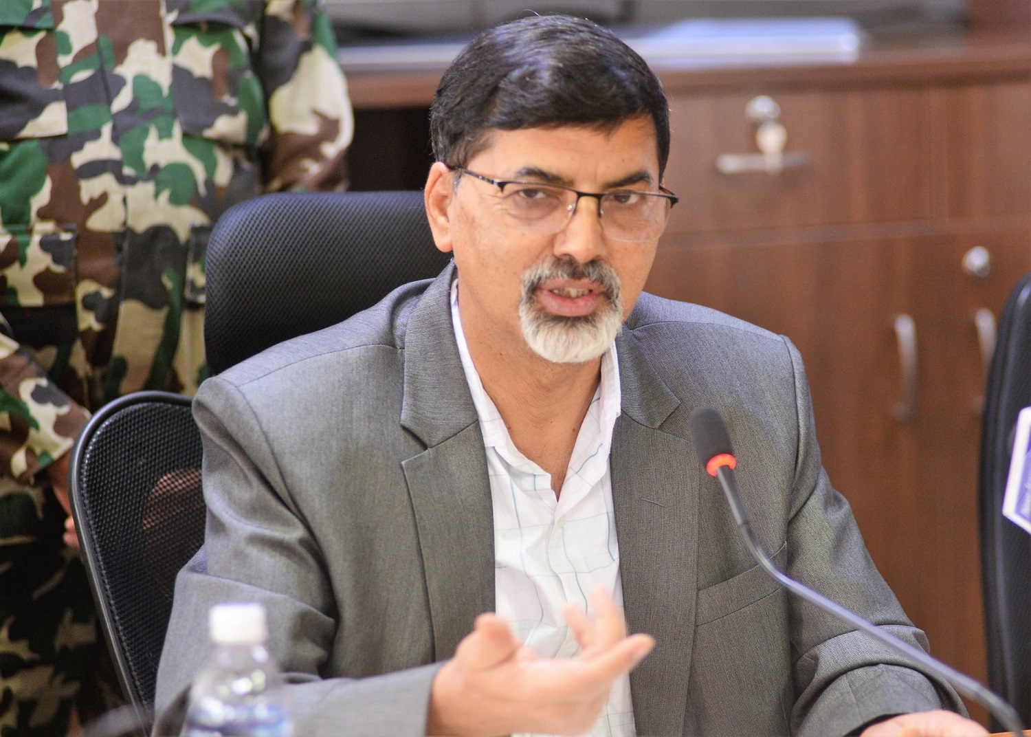 केही दिन सरकारको खर्च रोकिन पनि सक्छ : अर्थमन्त्री शर्मा