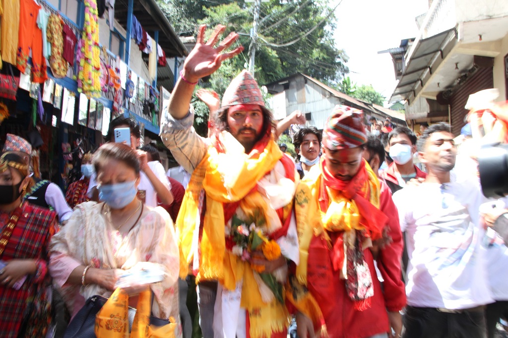 कमेडी च्याम्पियनका भरतमणिलाई गृहजिल्लामा भव्य स्वागत