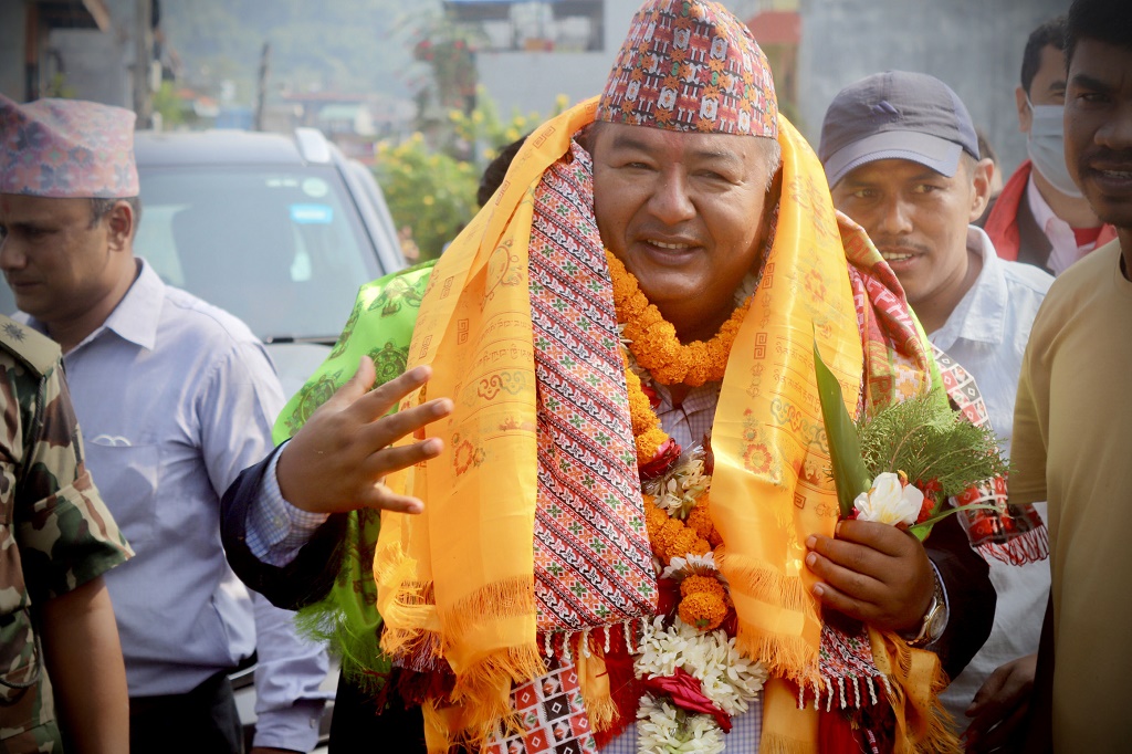 माधव नेपाललाई धोका दिने १० भाइ लालगद्दार हुन् -मन्त्री श्रेष्ठ