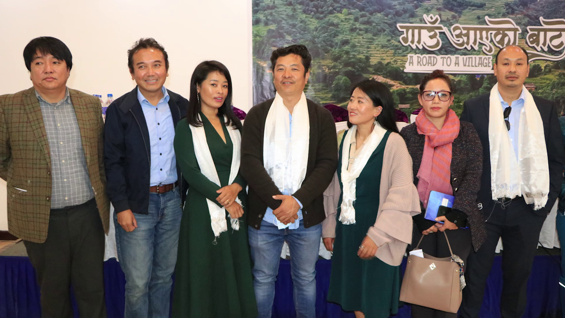 ‘गाउँ आएको बाटो’ बनाउँदै नवीन सुब्बा, दयाहाङकाे मुख्य भूमिका