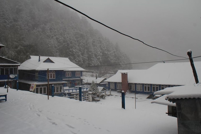 म्याग्दीमा हिउँमा परि एक जना बेपत्ता, तीन जना अलपत्र