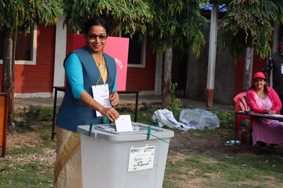 भरतपुरमा अघि लम्किन रेनु, विजय तर्सिए ,भूईकटहरको धक्का