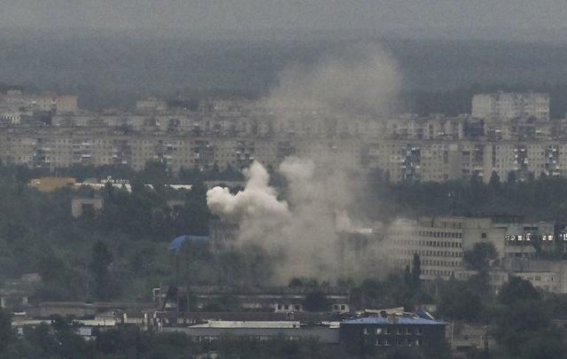 युक्रेनको सेभेरोदोनेत्स्कमा फसेका हजारौँ नागरिकहरूको उद्धारमा कठिनाई