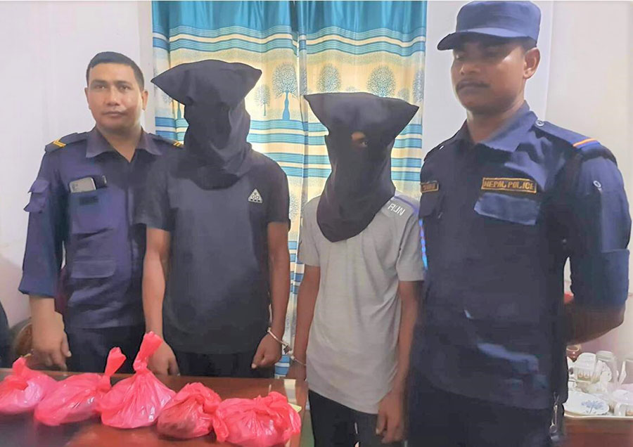 बाँकेमा दुई जना साढे तीन किलो अफिम सहित पक्राउ