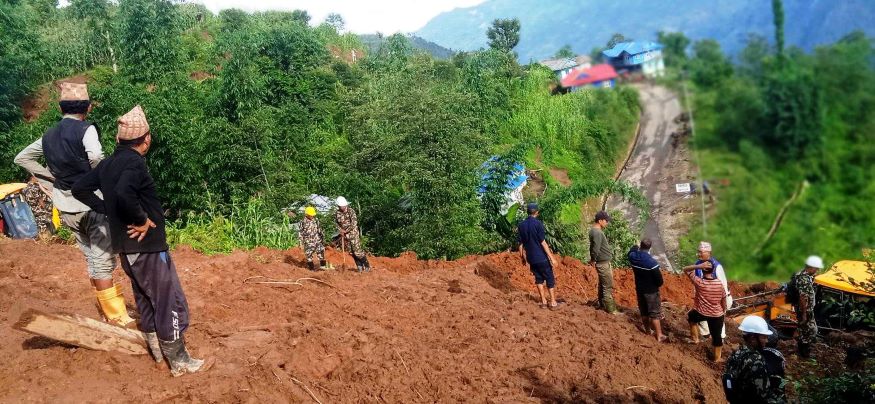 ३७ घण्टापछि भेटियो पाँचथरमा पहिरोले घर बगाउँदा बेपत्ता भएका २ जनाको शव