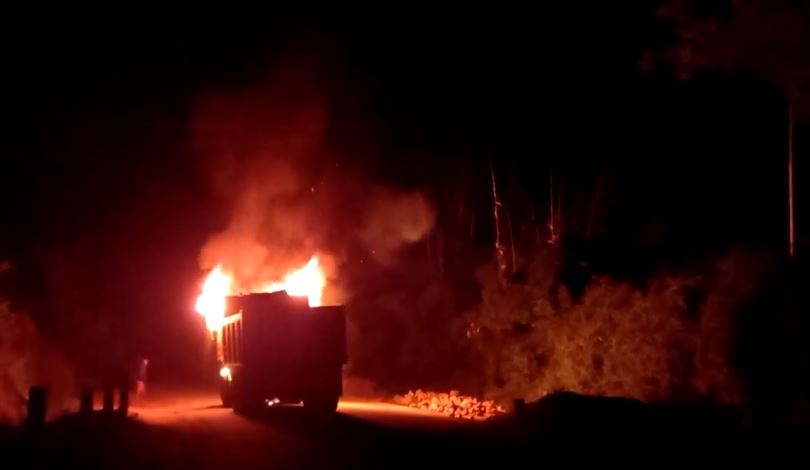 बन्दको मौकामा आफ्नै टिपरमा आगो लगाएपछी