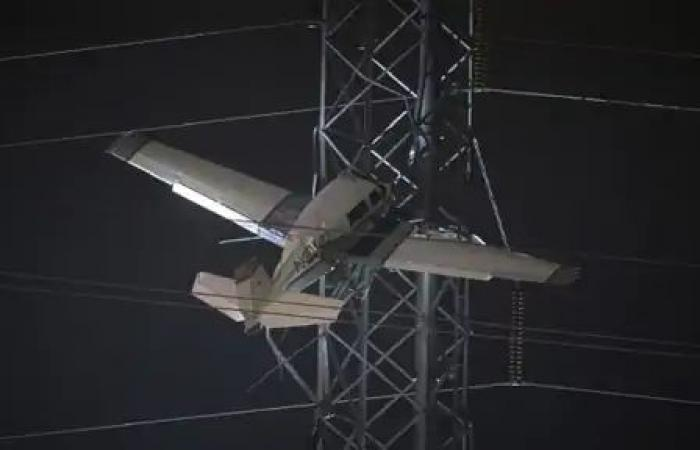 जब पाइलट र यात्रु ३ घण्टा हावामै अड्किए