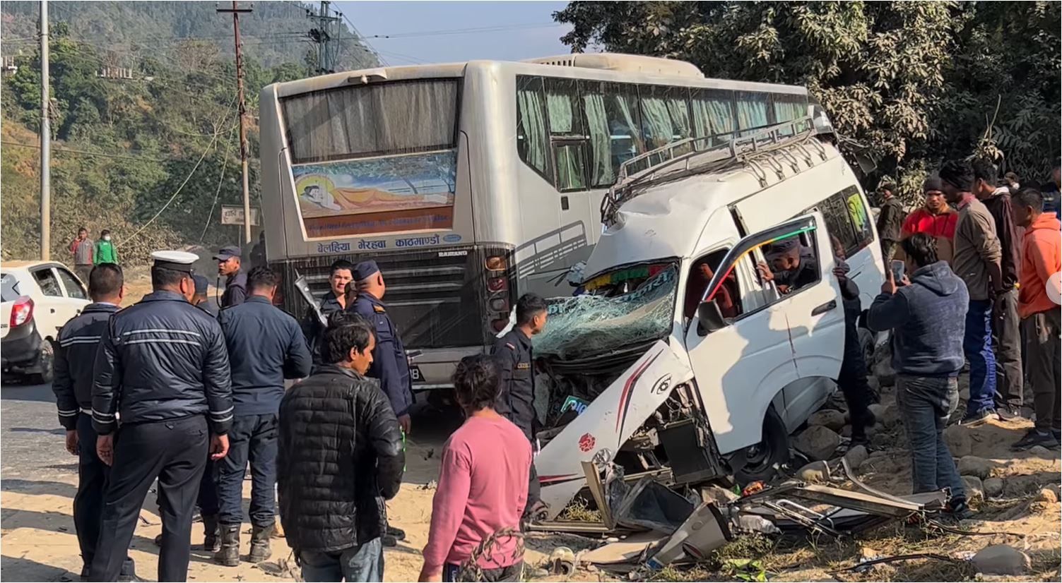 बस र माइक्रो जुध्दा एक जनाको मृत्यु, १५ घाइते:धादिङ