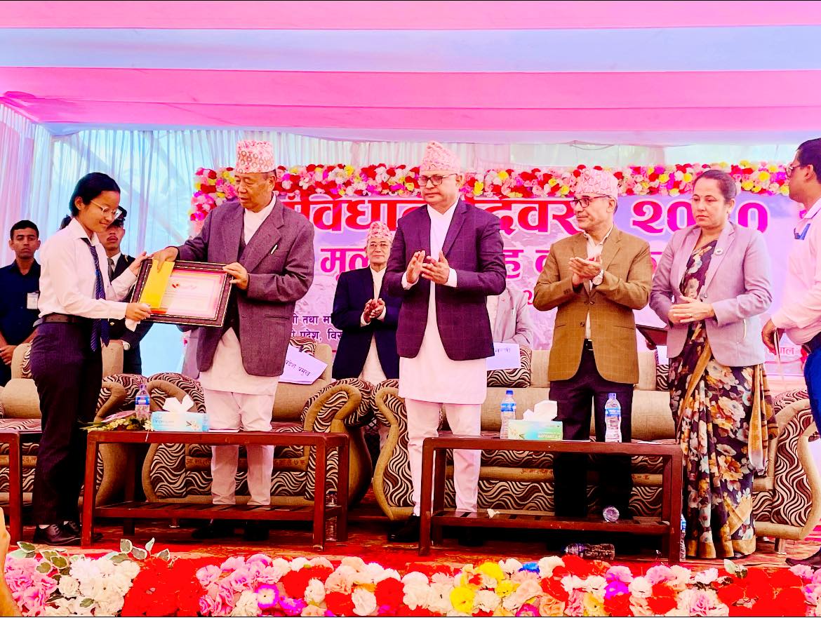 प्रदेशस्तरीय निबन्धमा शिक्षादीपका एन्जल र सुगम प्रथम