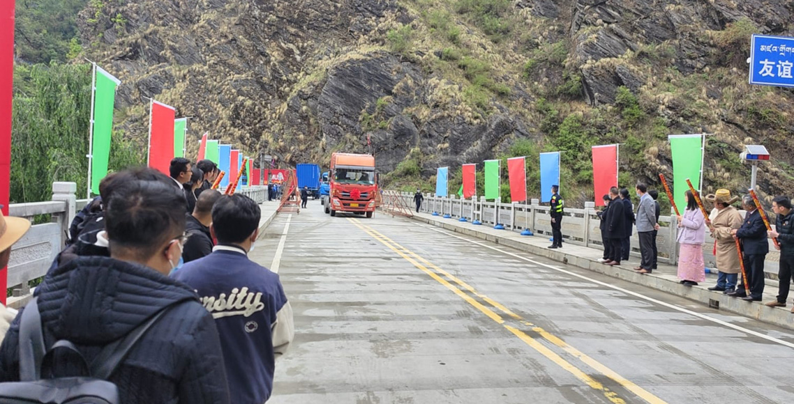 प्रचण्डको भ्रमण अघि तातोपानी नाका खुल्यो