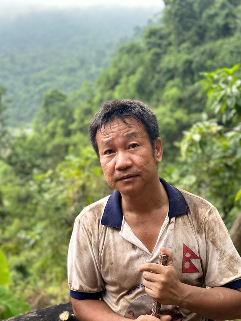 ज्वाइँलाई  घण्टाघरमा जागिर दिएपछि घेरिए हर्क साम्पाङ