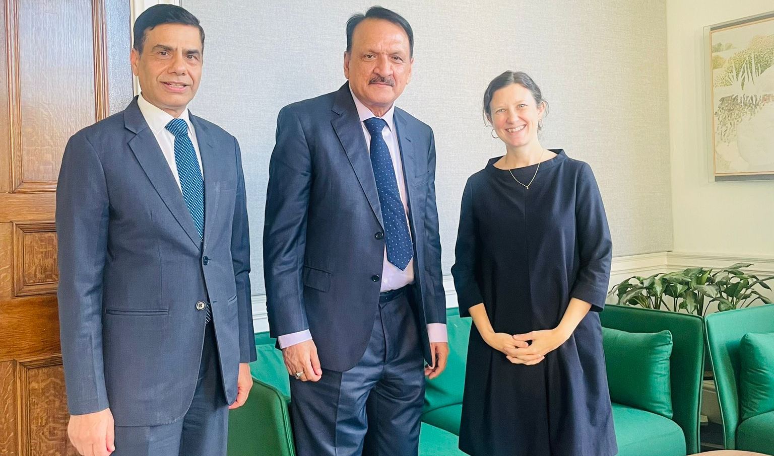 लन्डनमा के गर्दैछन् अर्थमन्त्री महत ?