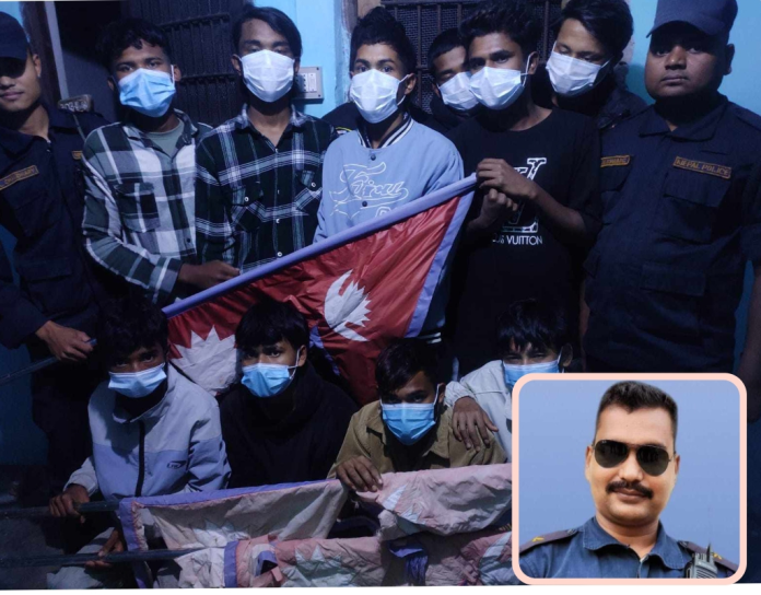 राष्ट्रिय झण्डा च्यात्न खोज्ने ११ जना पक्राउ