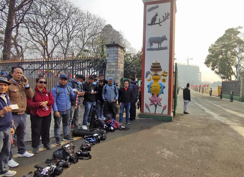 पत्रकारलाई प्रतिबन्ध लगाएर कस्तो प्रजातन्त्र दिवस ?