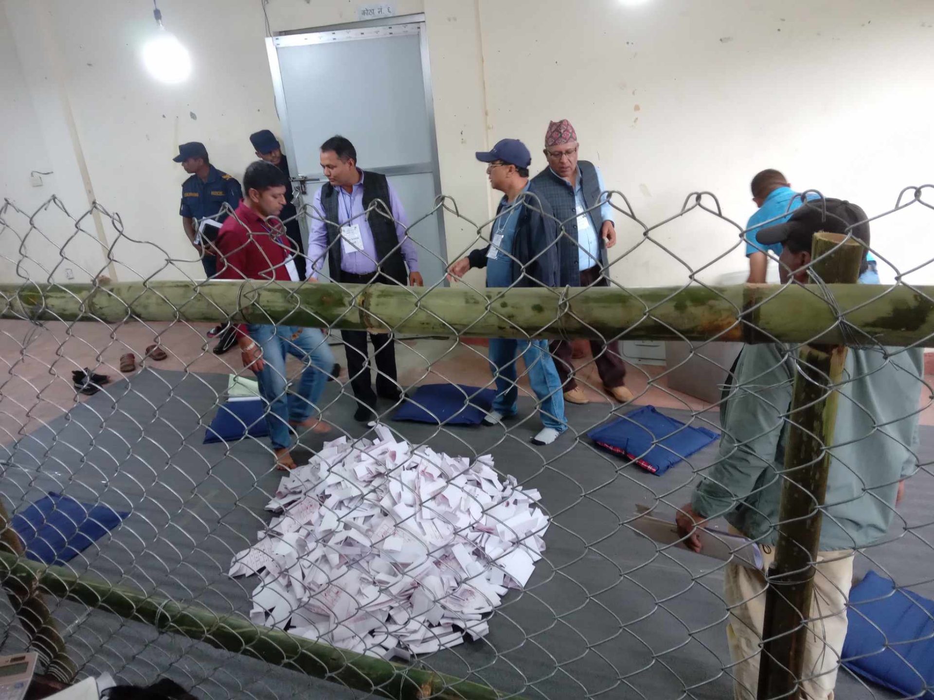 इलाममा मतगणना सुरु, बझाङमा सर्वदलीय बैठक