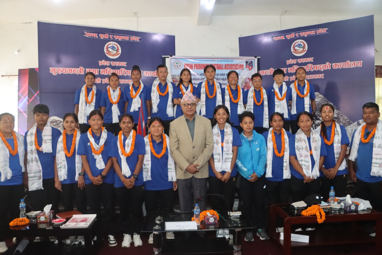 कोशीको महिला फुटबल टोलीलाई आश्वासन दिँदै मुख्यमन्त्रीले यसो भने