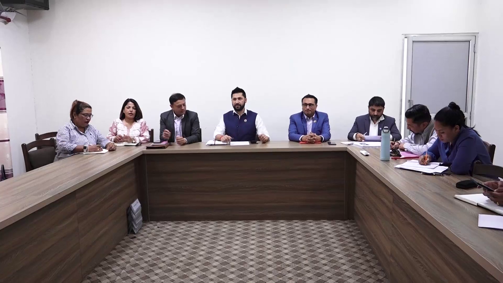 २ हजार वडामा पुगिसक्यो रास्वपा