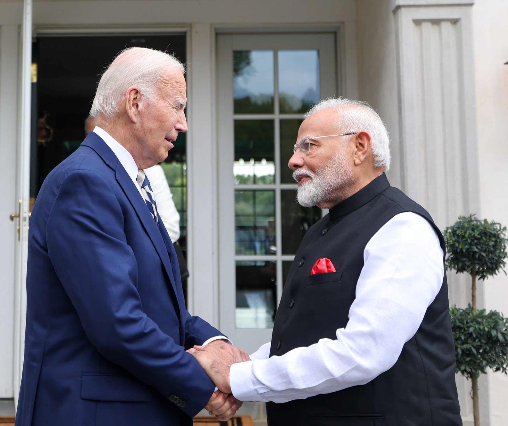 इन्डियन रेल बोकेर अमेरिका पुगे मोदी, बाइडेनलाई के दिए उपहार ?