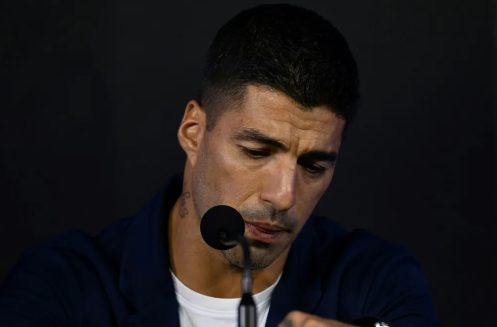 उरुग्वेका स्ट्राइकर स्वारेजले लिए सन्न्यास