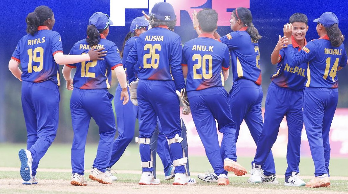 एसिया कपमा हङकङविरुद्ध बलिङ गर्दै नेपाल