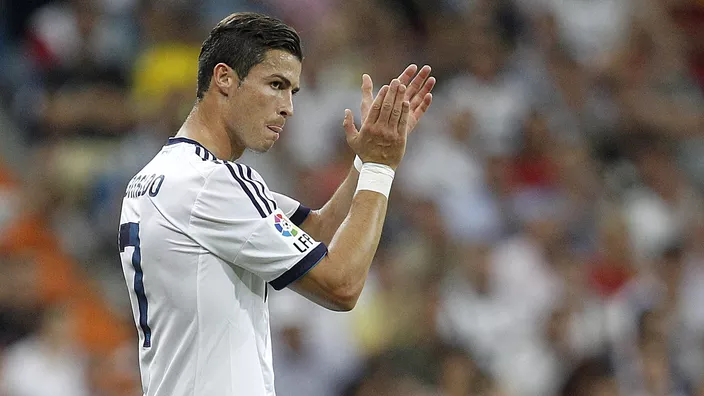 रोनाल्डो फेरि अर्काे कीर्तिमान कोरे