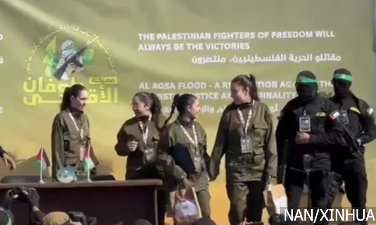 गाजामा आँशु र मुस्कानको दिनः४ बन्धकको साटो २ सय कैदमुक्त