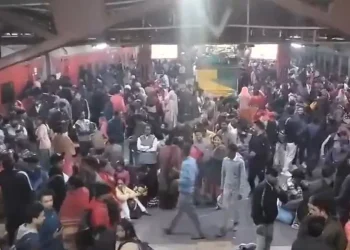 नयाँ दिल्ली रेलवे स्टेसनमा भागदौडः १८ जनाको मृत्यु