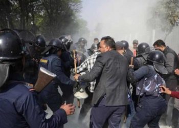 ऊर्जामन्त्रीको पुत्ला दहनः कुलमानको समर्थनमा विद्यार्थी उर्ले