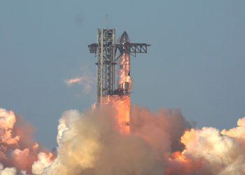 स्पेसएक्सको स्टारशिप रकेट आकाशमै विस्फोट