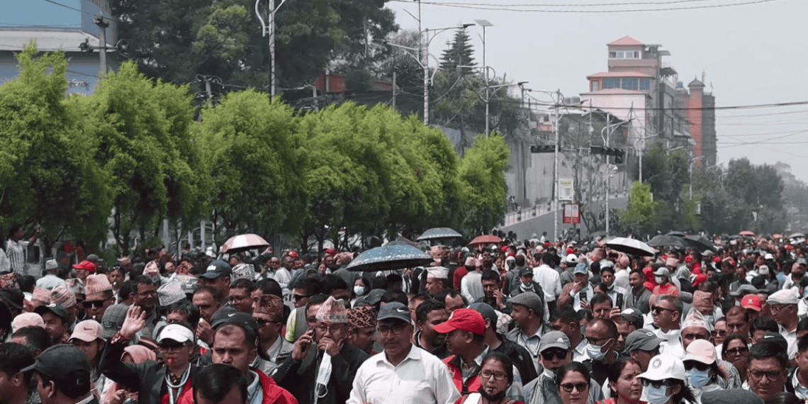 शिक्षकहरुले सरकारविरुद्ध सिठ्ठी फुके