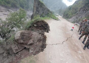हिमताल फुटेको आशंका,मितेरी पुल बगेपछि टुट्यो नेपाल–चीन सम्पर्क