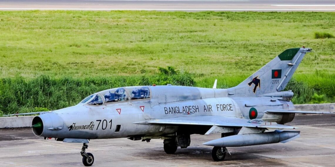 बंगलादेशमा खस्यो चीनमा निर्मित फाइटर जेट