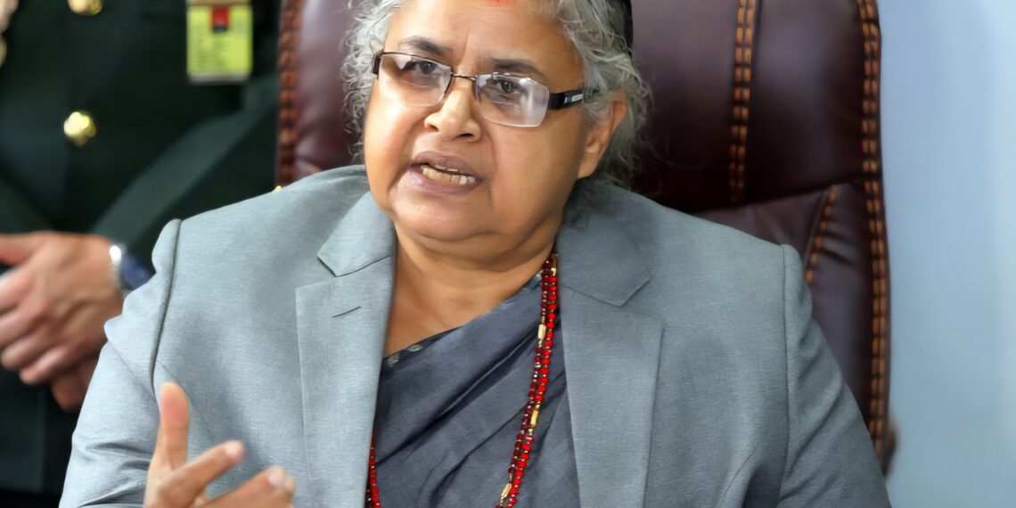 जंगी अड्डा भित्र सुशीला, बाहिर समर्थनसँगै विरोध