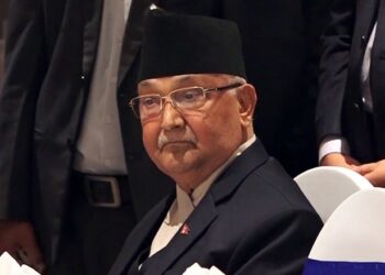 केपी ओलीको कठालो समात्न खोज्ने नेपालमै जन्मिए (टिप्पणी)