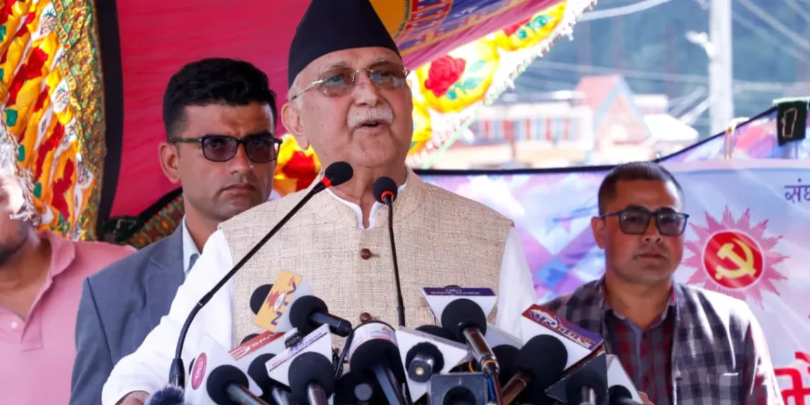 पतनको बाटोमा ओली,प्रधानमन्त्री र गृहमन्त्रीलाई दिए धम्की, नेताले दिएनन् साथ