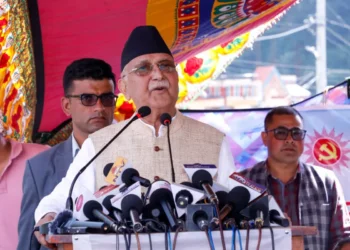 पतनको बाटोमा ओली,प्रधानमन्त्री र गृहमन्त्रीलाई दिए धम्की, नेताले दिएनन् साथ