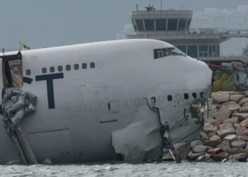 जब विमान रनवेबाट चिप्लिएर समुद्रमा खस्यो..