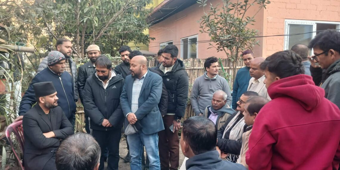 बालेनलाई आफन्तले घेरे, पैतृक थलो महोत्तरी नछाड्न दबाब