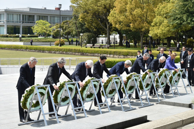 जापानको हिरोसिमामा विश्वमै पहिलो पटक भएको बम हमलाको स्मरण गरिँदै