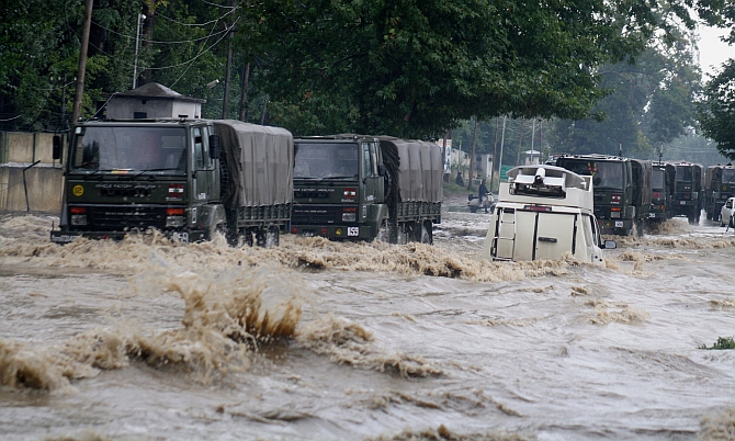 केरलाको बाढी, पहिरोमा मृत्यु हुनेको संख्या ४४५