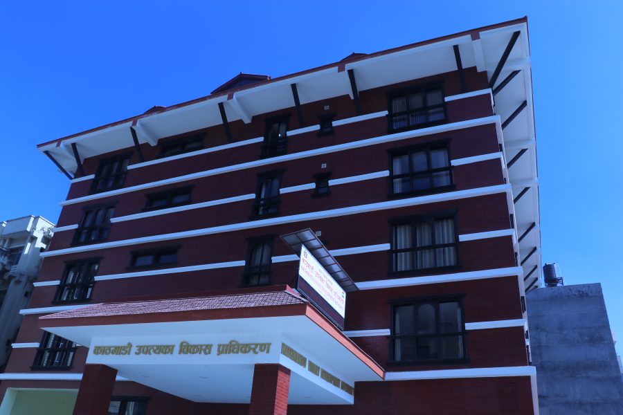 तोकिएको समयभन्दा १३ महिनाअघि नै बन्यो सुन्दर भवन, ठेकदारलार्इ १ करोड ८२ लाख पुरस्कार