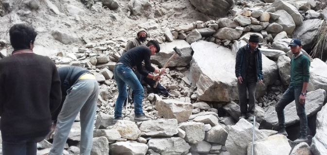 अनुमति नलिई नेपाली भूमिमा बाटो बनाउँदै भारत