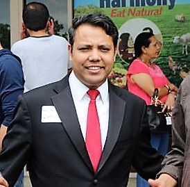 अमेरिकामा जित हासिल गरेका नेपाली ह्यारीले लिए शपथ, कार्यकक्षमा नेपालको झण्डा